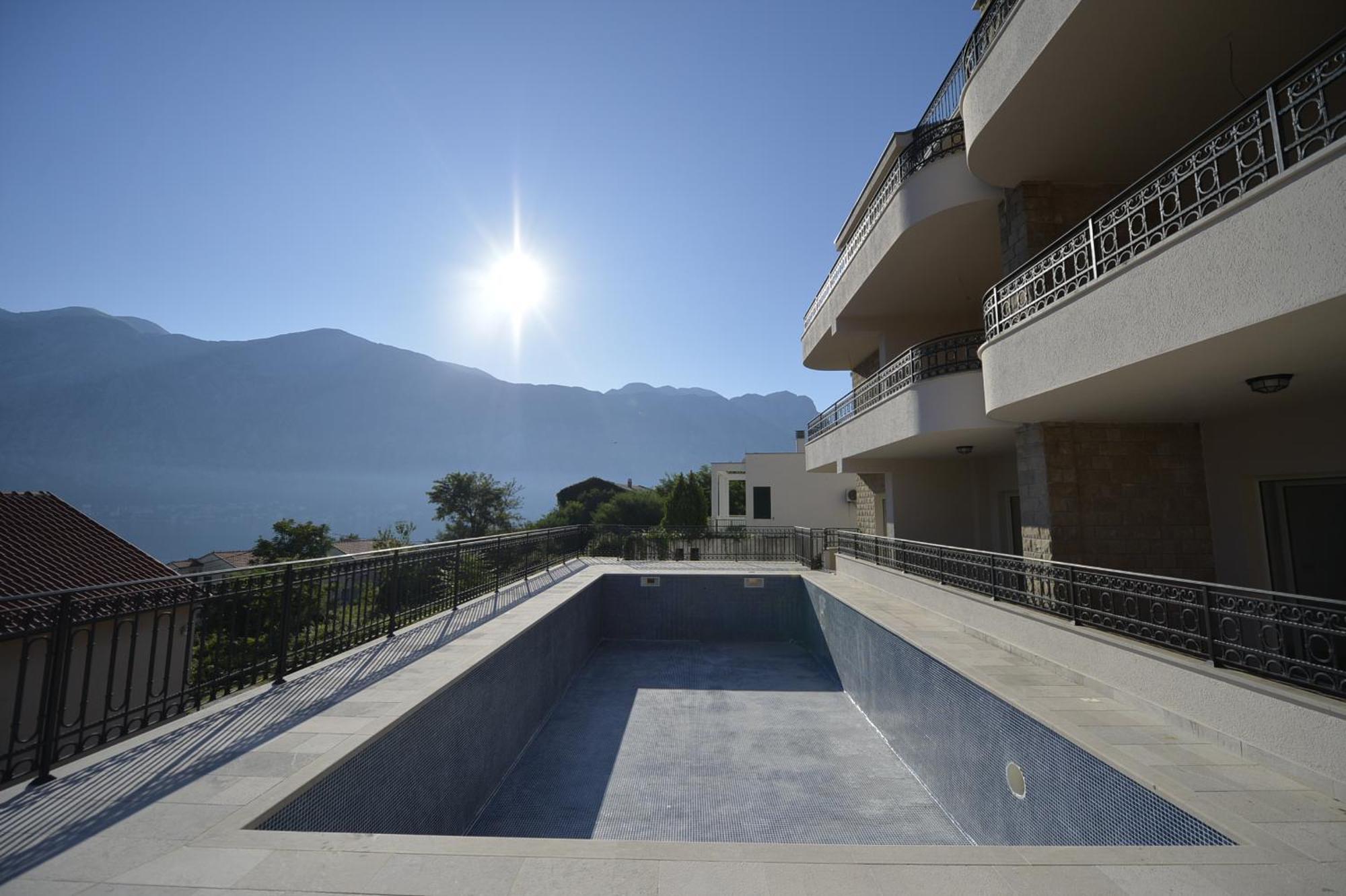 Luxurious 3-Bedroom Apartment By Mn Property Kotor Eksteriør billede