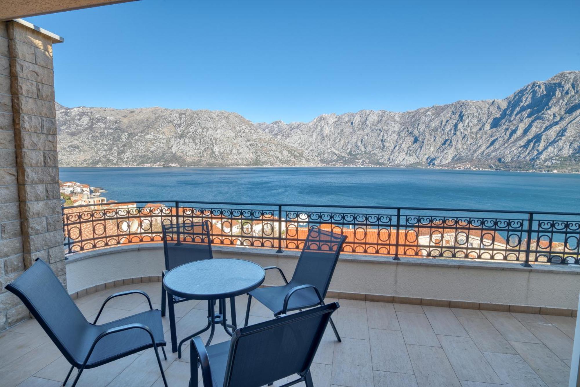 Luxurious 3-Bedroom Apartment By Mn Property Kotor Eksteriør billede