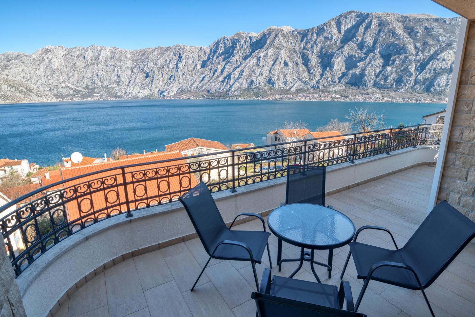 Luxurious 3-Bedroom Apartment By Mn Property Kotor Eksteriør billede