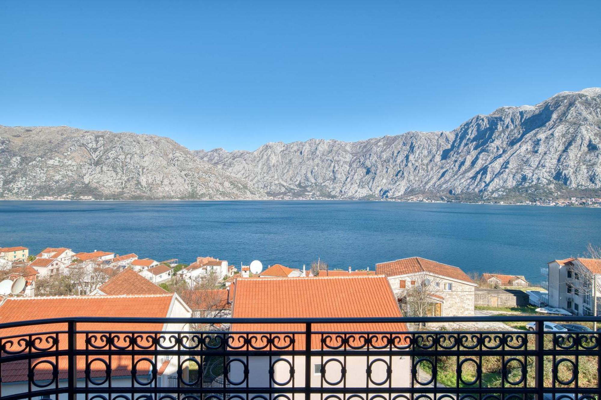 Luxurious 3-Bedroom Apartment By Mn Property Kotor Eksteriør billede