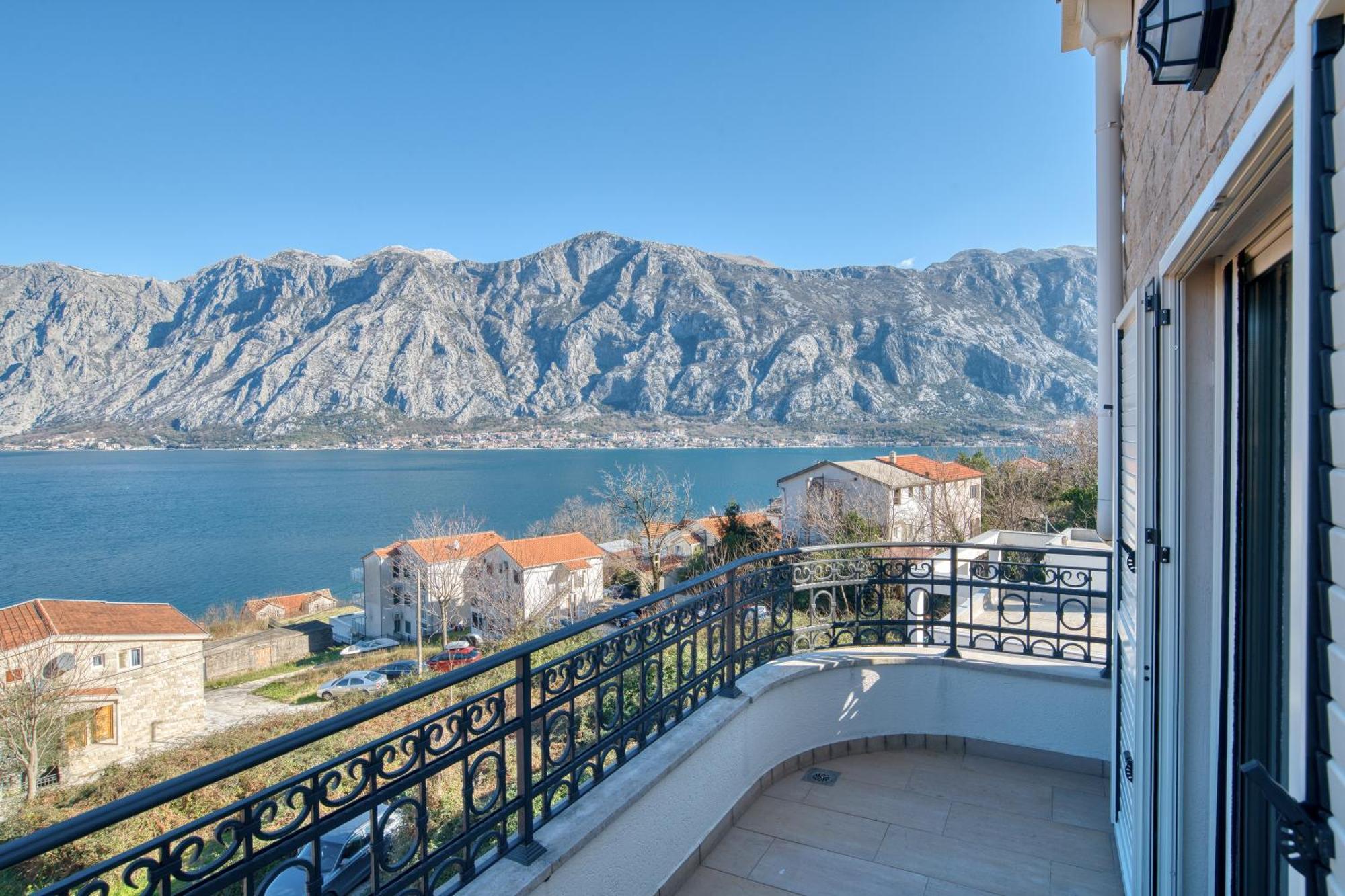 Luxurious 3-Bedroom Apartment By Mn Property Kotor Eksteriør billede