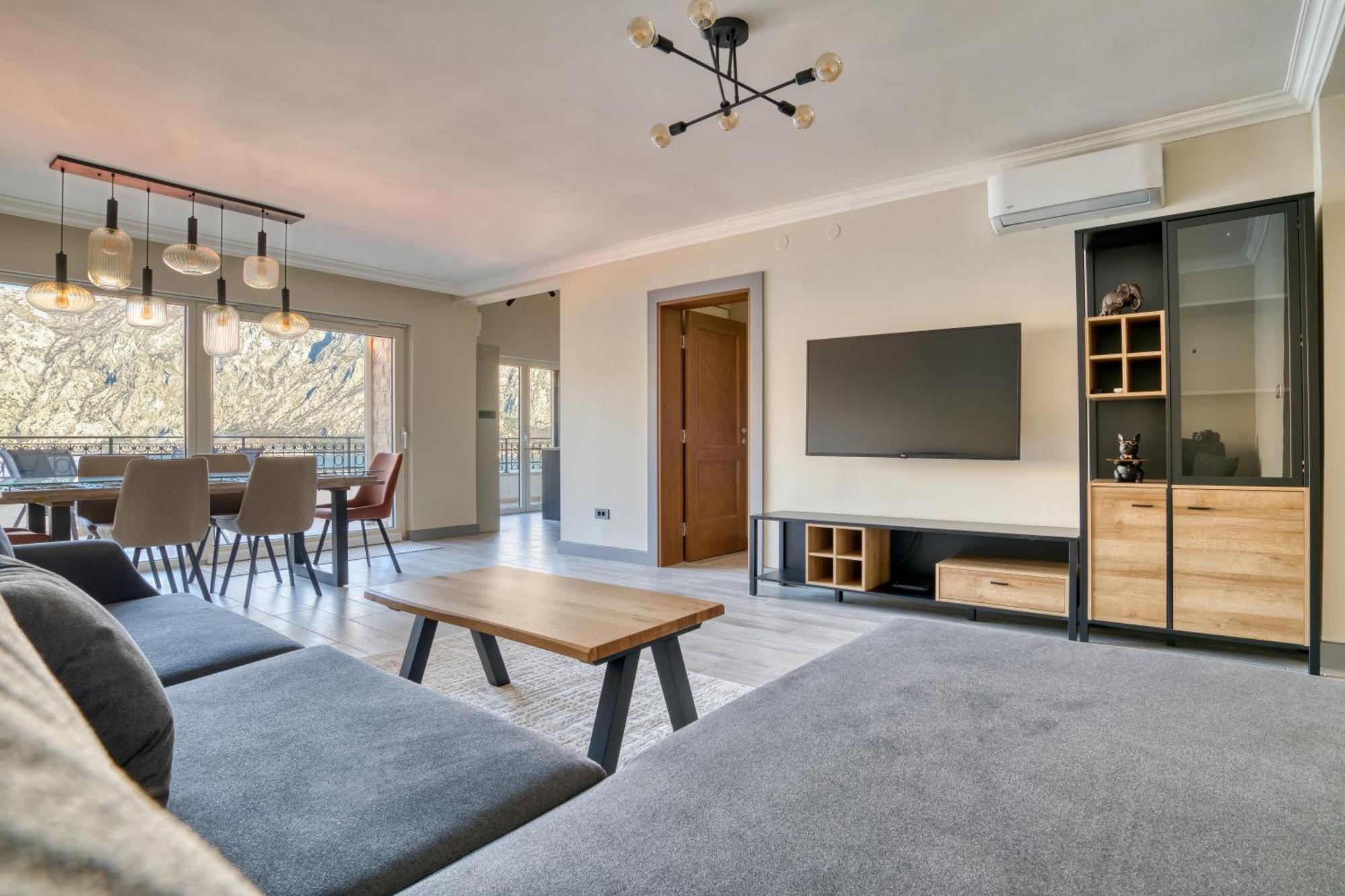 Luxurious 3-Bedroom Apartment By Mn Property Kotor Eksteriør billede