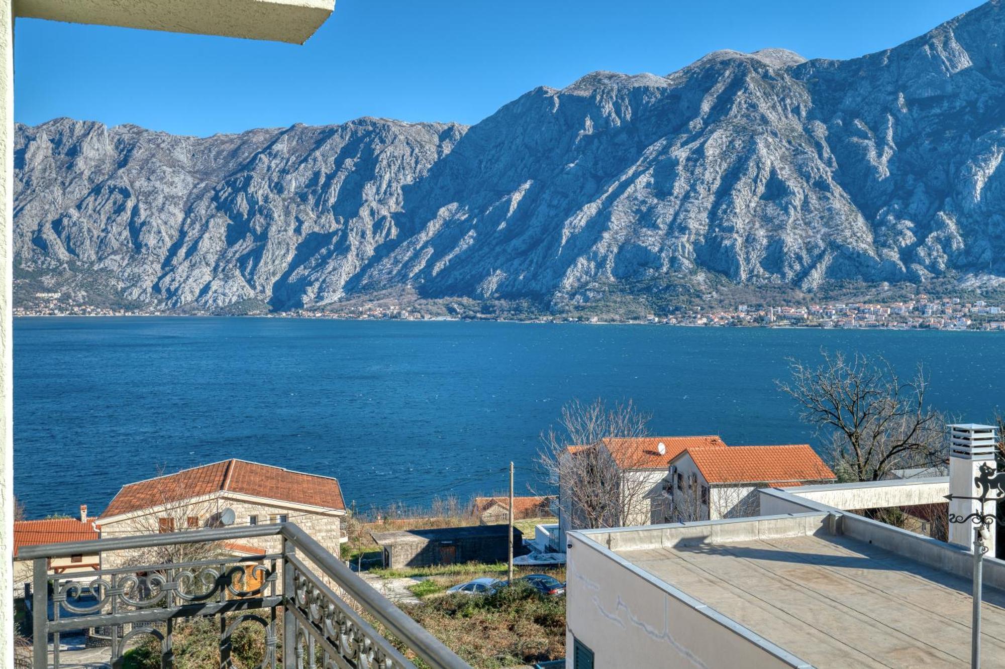 Luxurious 3-Bedroom Apartment By Mn Property Kotor Eksteriør billede