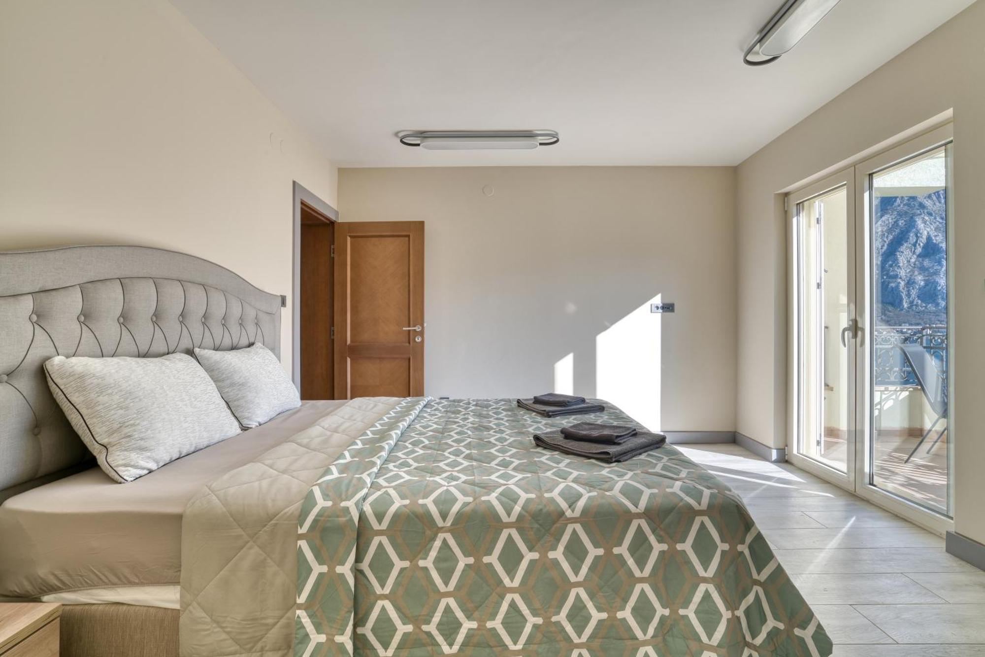 Luxurious 3-Bedroom Apartment By Mn Property Kotor Eksteriør billede